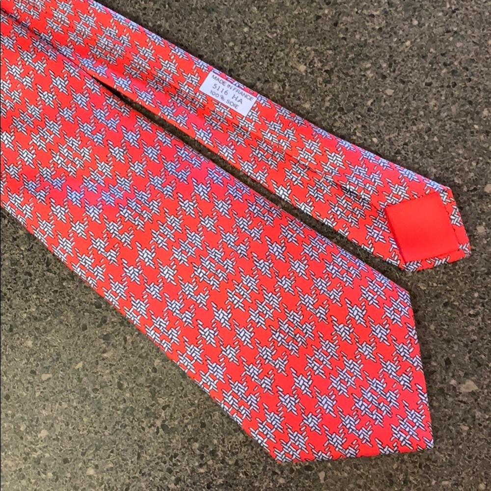 Men's 100% silk Hermes men's patterned tie